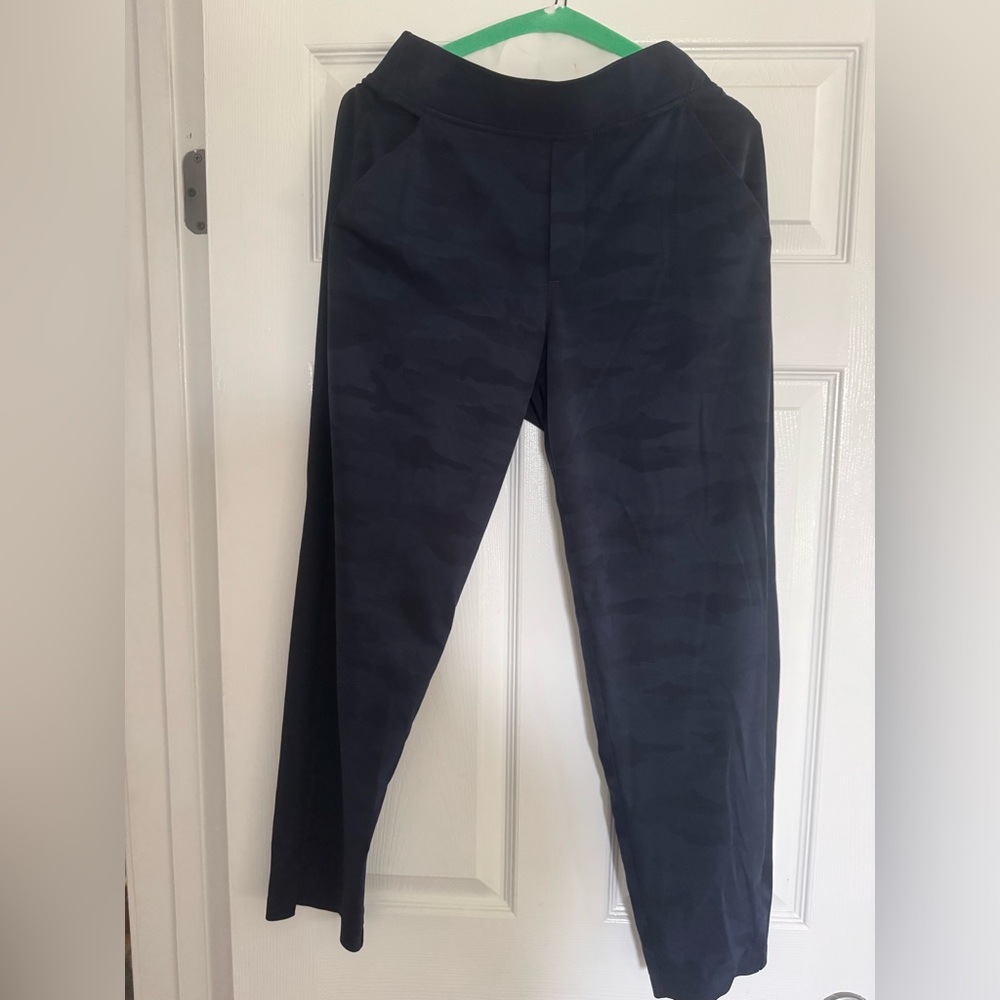 Athleta women’s Brooklyn navy Camo pants
